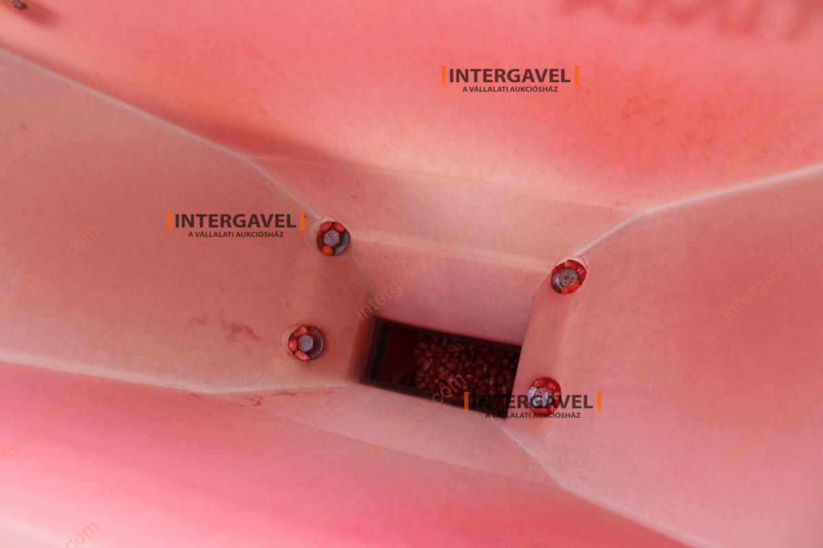 Szemenkénti vetőgép - Kverneland 15