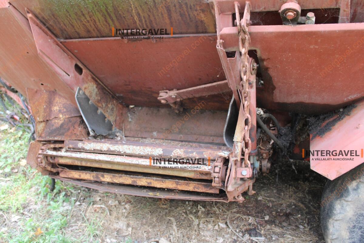 Takarmánykeverő, kiosztókocsi 12