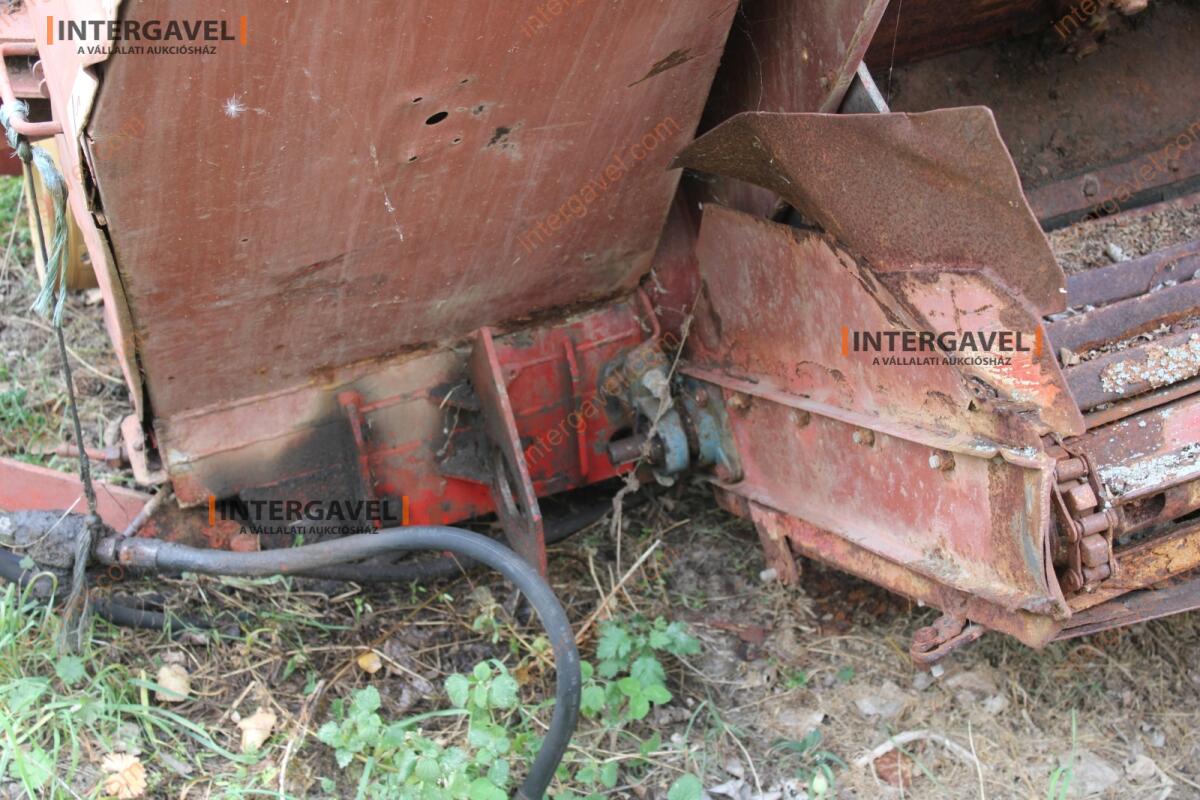 Takarmánykeverő, kiosztókocsi 13