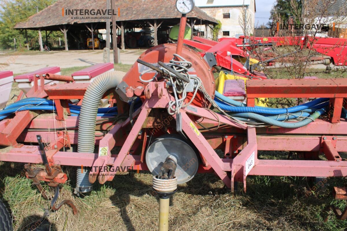 Szemenkénti vetőgép - Kverneland 5