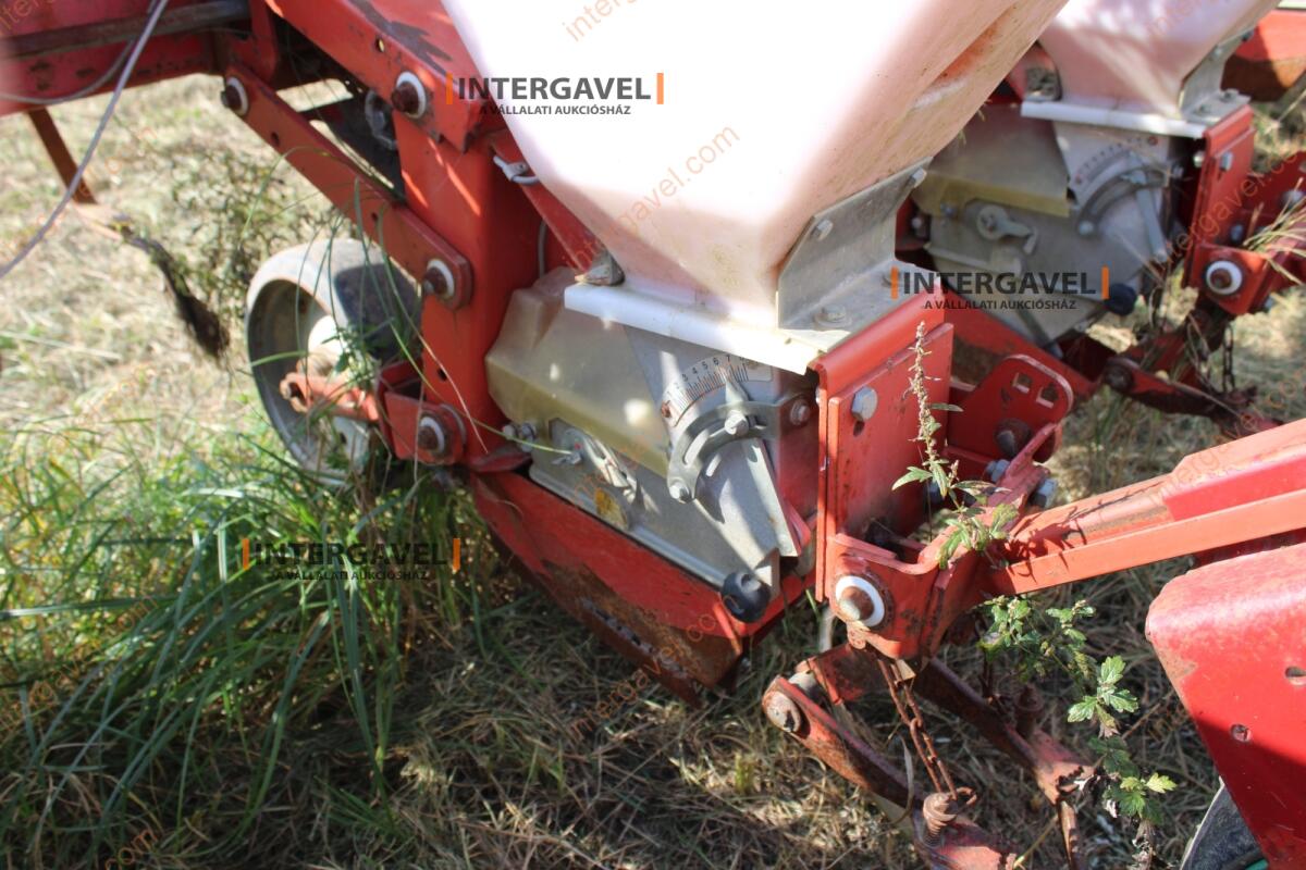 Szemenkénti vetőgép - Kverneland 15