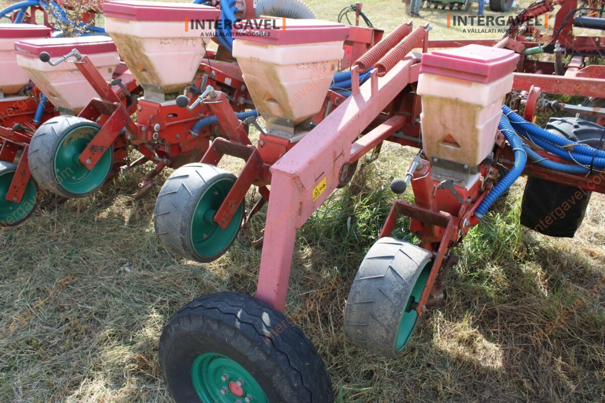 Szemenkénti vetőgép - Kverneland 17