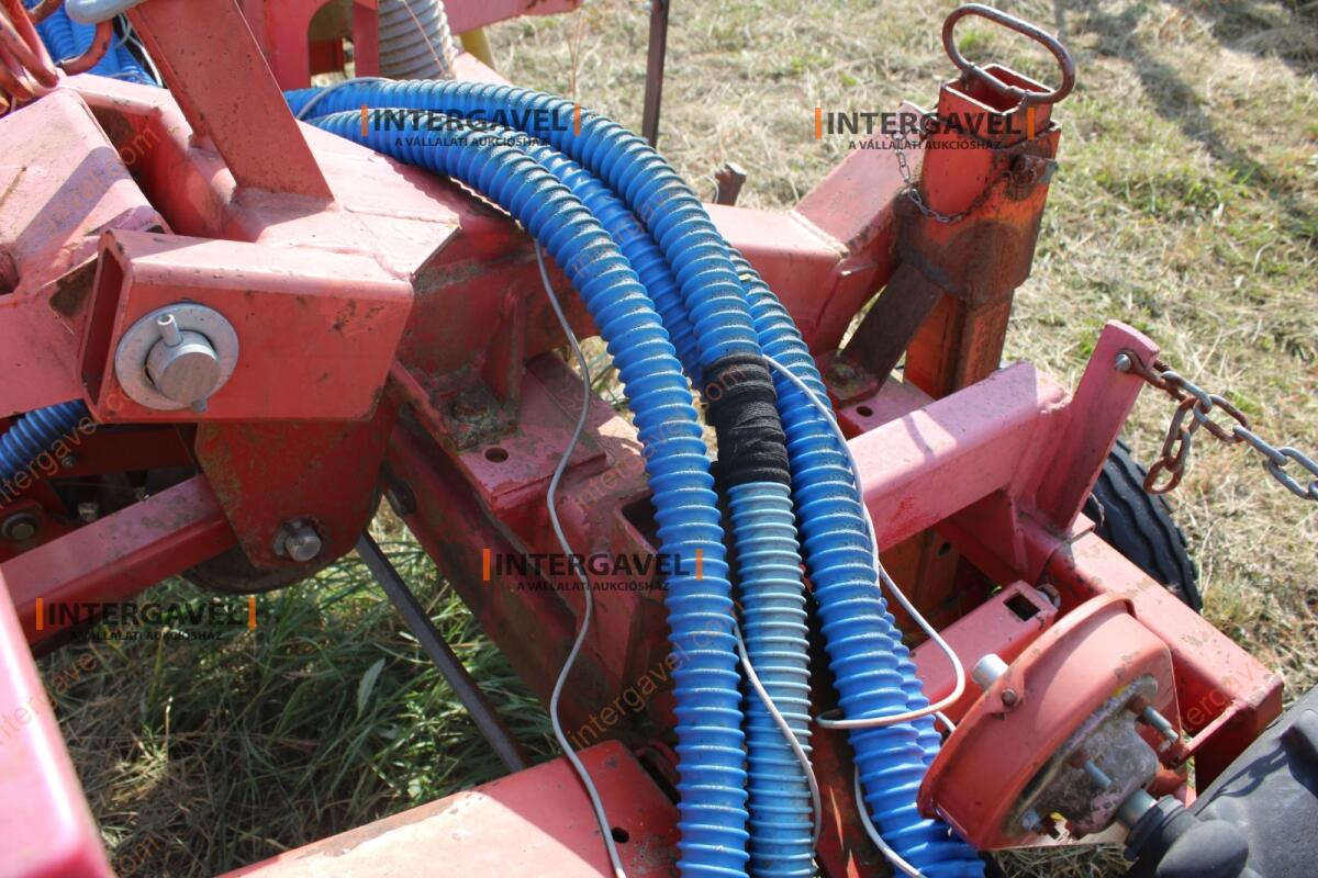 Szemenkénti vetőgép - Kverneland 18