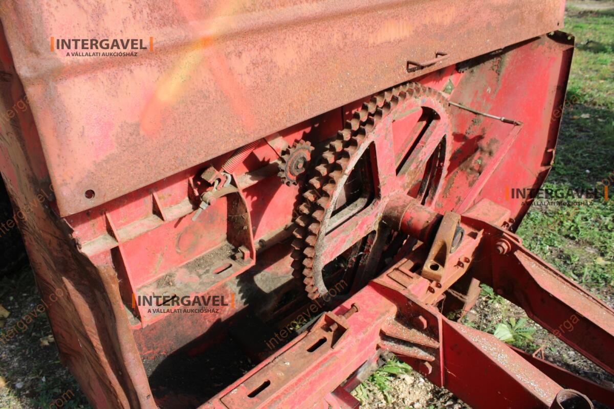 Takarmánykeverő, kiosztókocsi 9