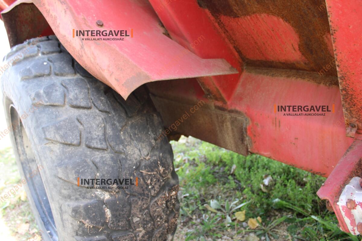 Takarmánykeverő, kiosztókocsi 11