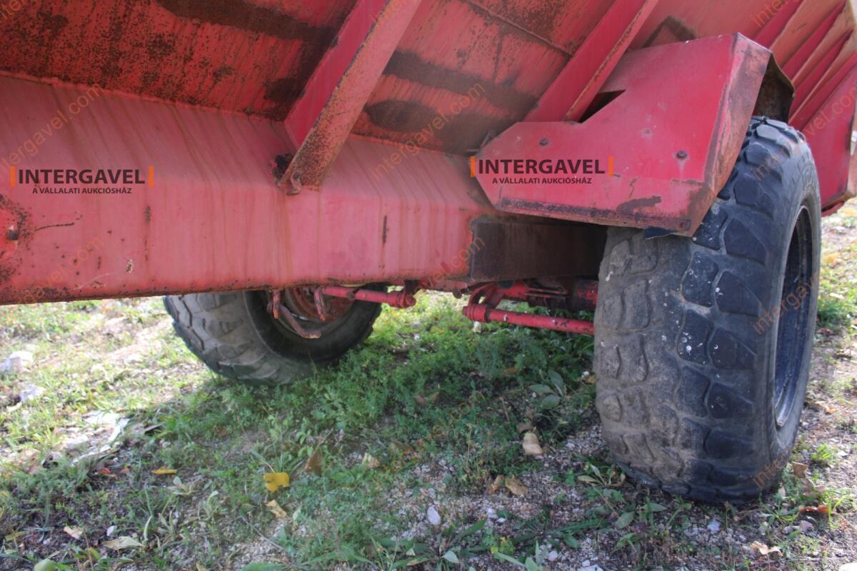 Takarmánykeverő, kiosztókocsi 12