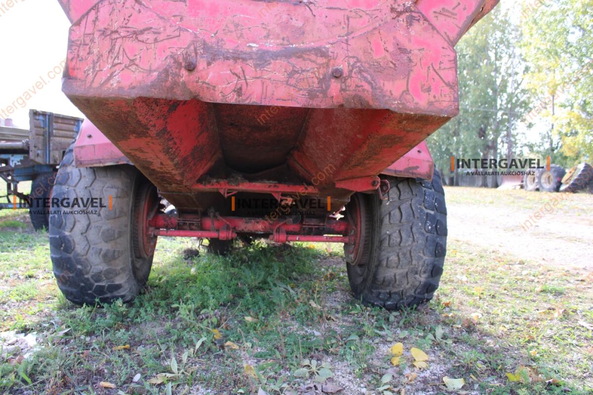 Takarmánykeverő, kiosztókocsi 13