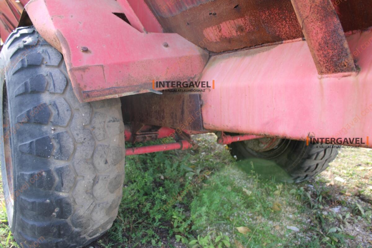 Takarmánykeverő, kiosztókocsi 14