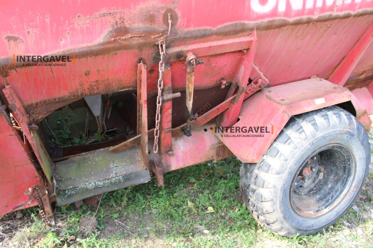 Takarmánykeverő, kiosztókocsi 15