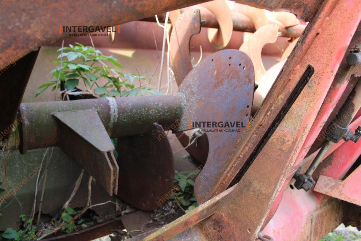 Takarmánykeverő, kiosztókocsi 16