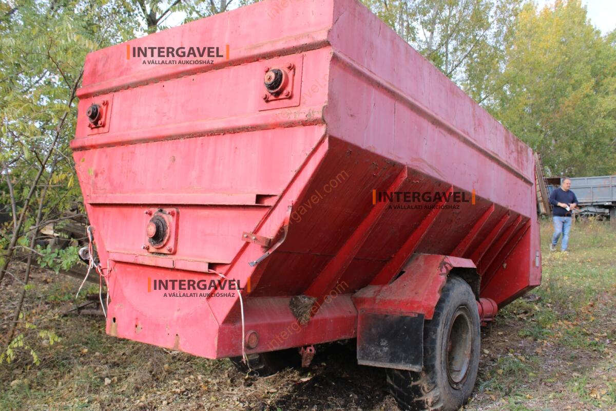 Takarmánykeverő, kiosztókocsi 3