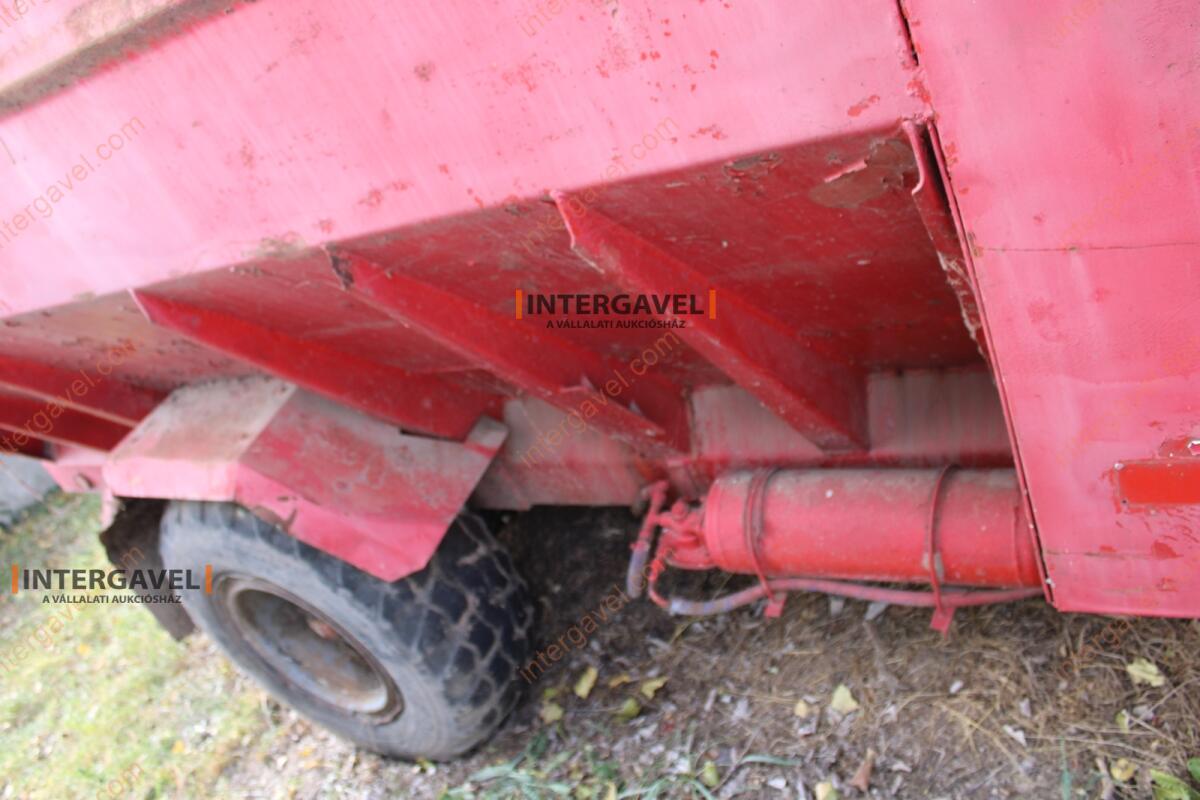 Takarmánykeverő, kiosztókocsi 8