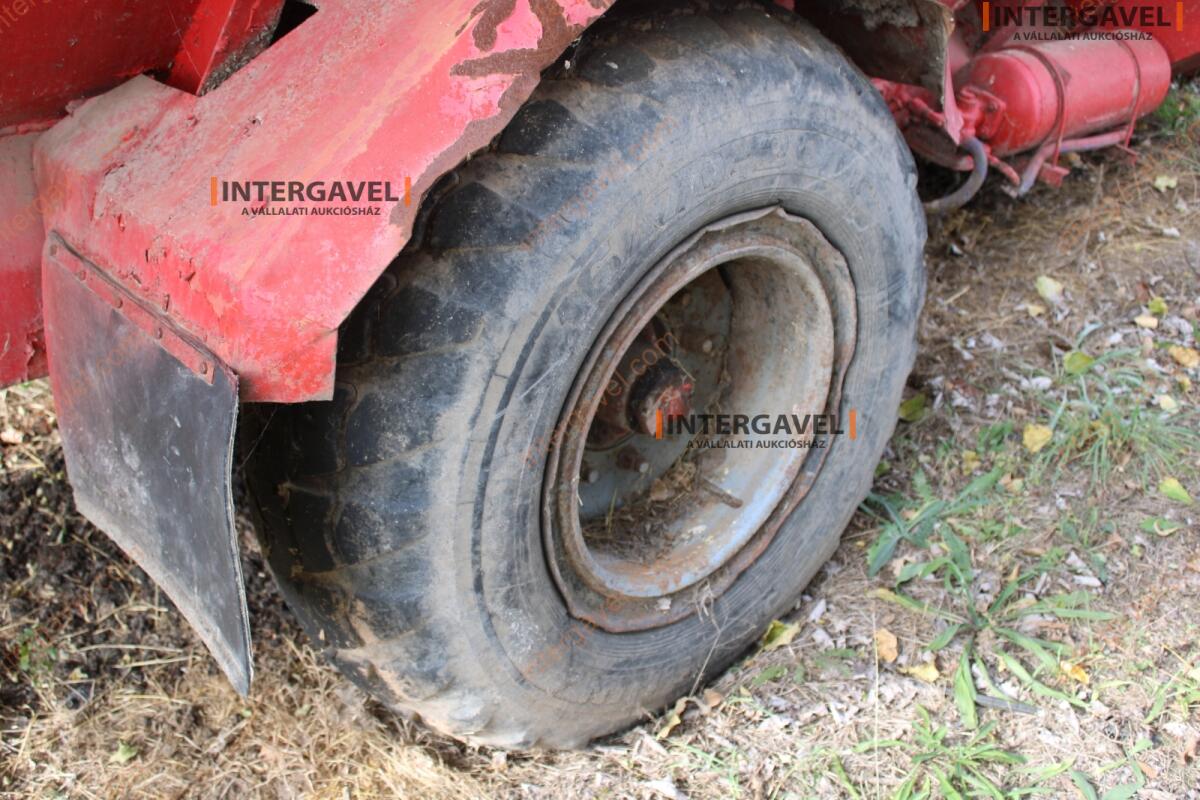 Takarmánykeverő, kiosztókocsi 9