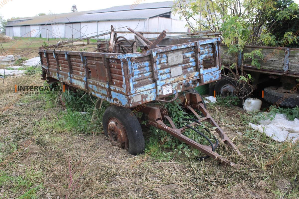 Trágyaszóró pótkocsi