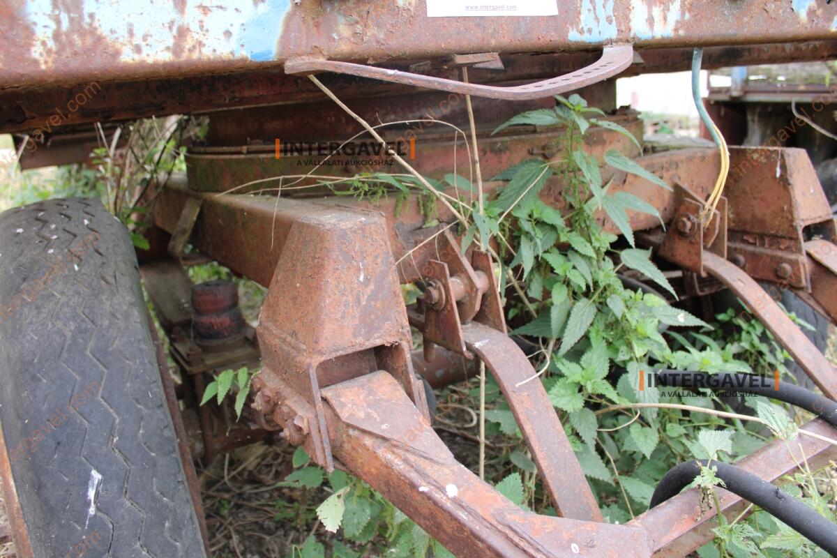 Trágyaszóró pótkocsi 6