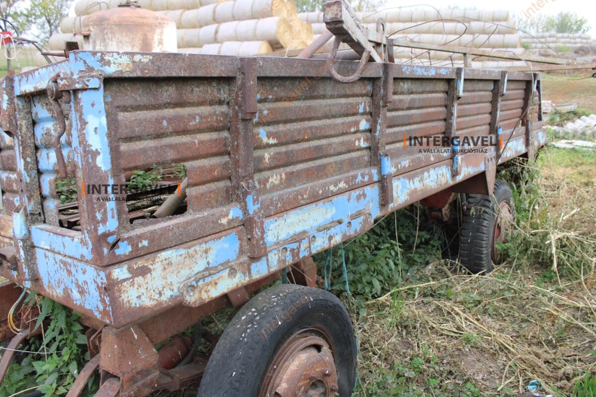 Trágyaszóró pótkocsi 7