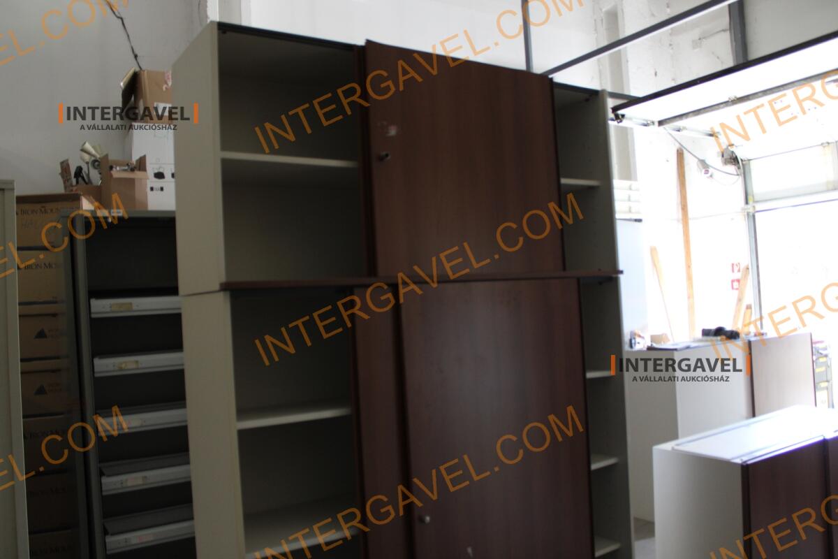 Polcos szekrény (tolóajtós-barna ) 3