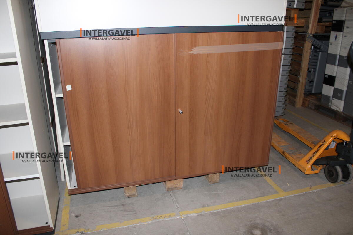 Polcos szekrény (tolóajtós-barna-1080 mm magas)