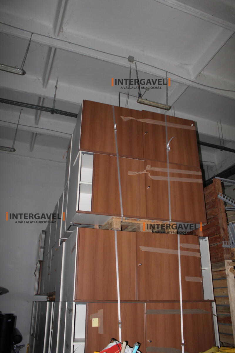 Polcos szekrény (tolóajtós-barna-750 mm magas)