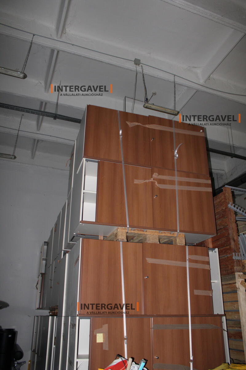 Polcos szekrény (tolóajtós-barna-750 mm magas)