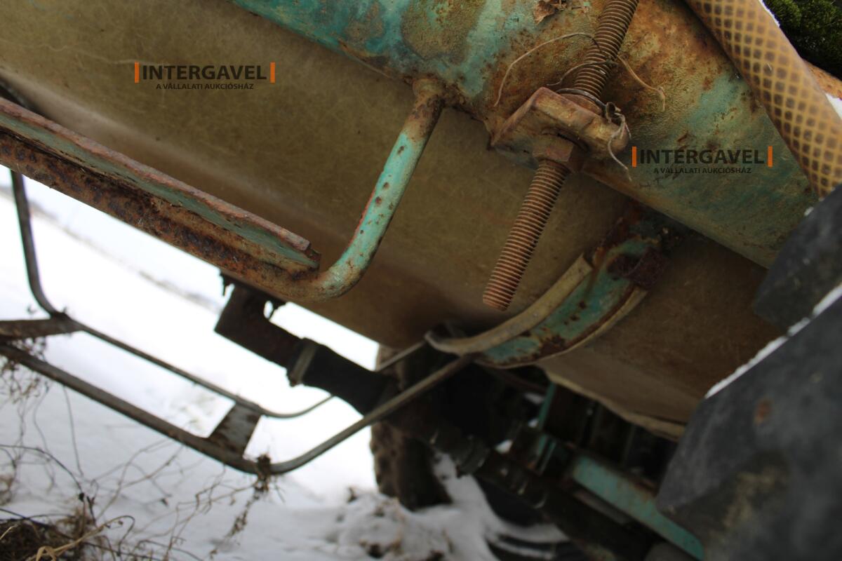 Vontatott 1000 l tartály 11