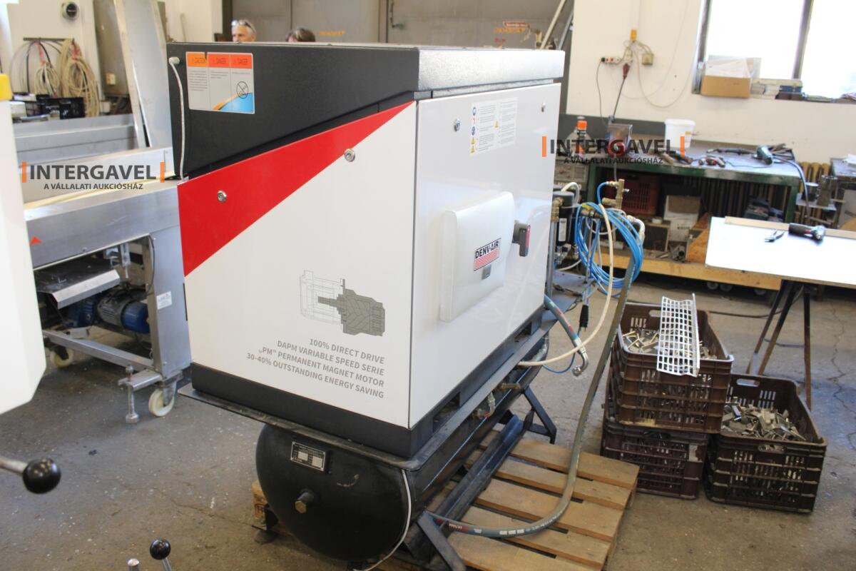 Csavarkompresszor levegő tartállyal légszárítóval 4