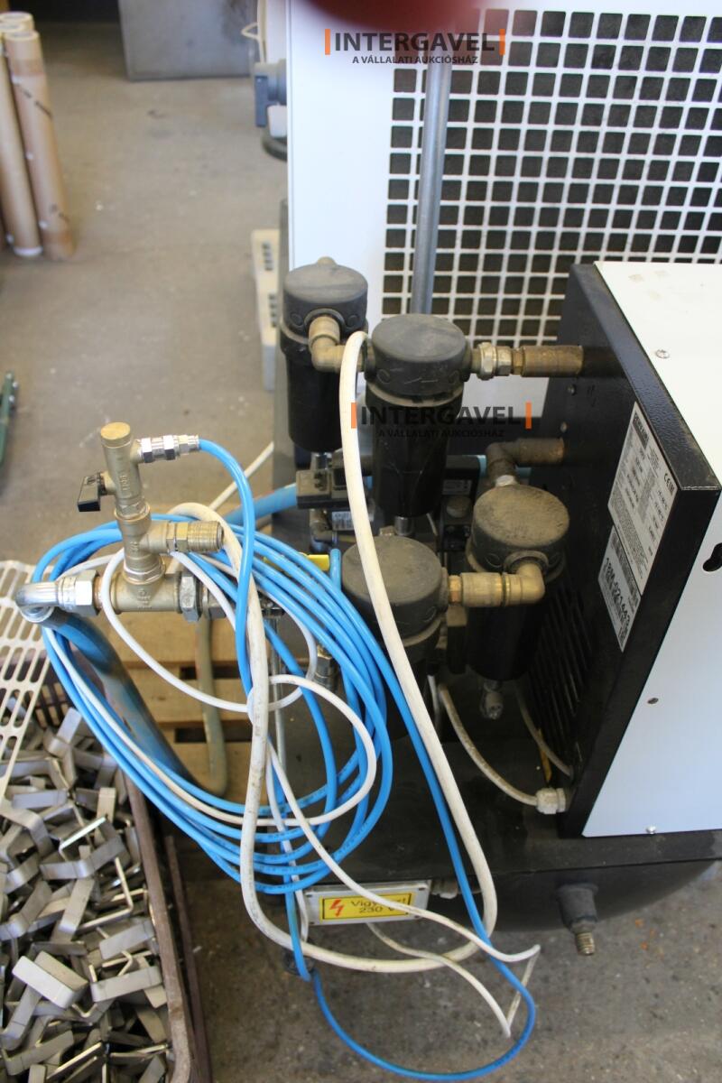 Csavarkompresszor levegő tartállyal légszárítóval 9