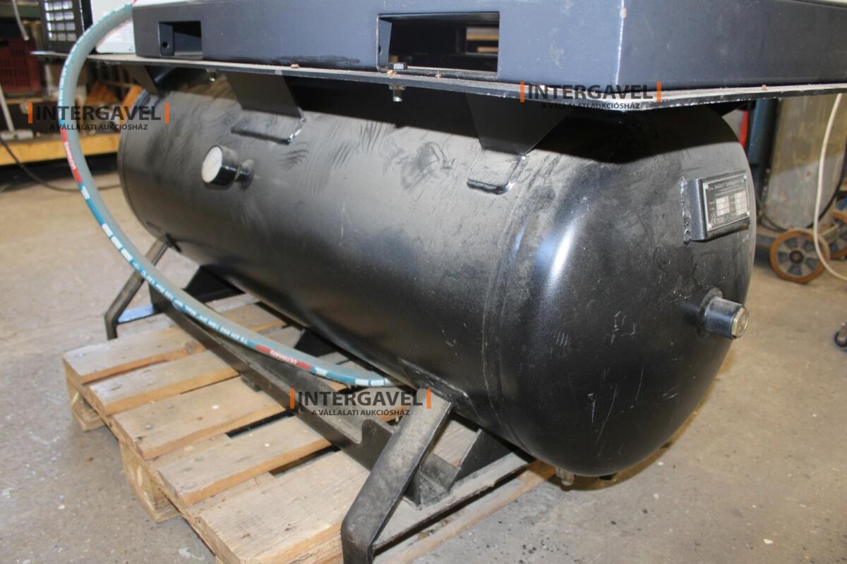 Csavarkompresszor levegő tartállyal légszárítóval 10