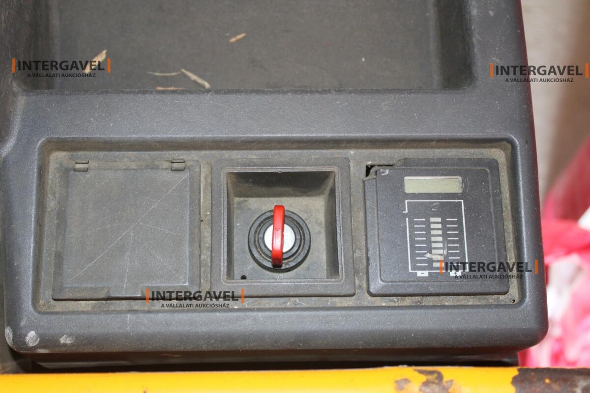 Gyalog kíséretű raklapemelő - Jungheinrich 7