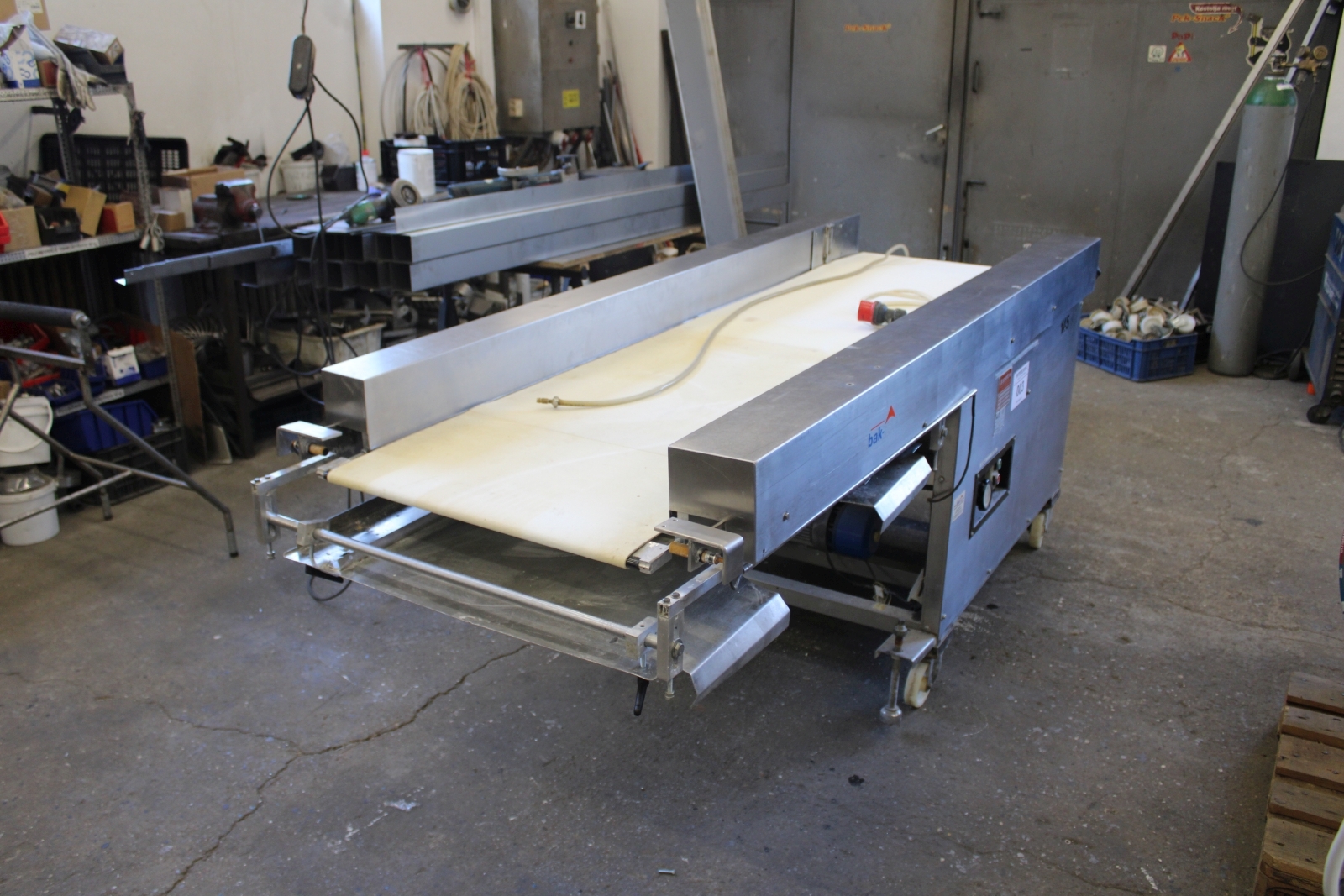 Fánk tálcázógép 3