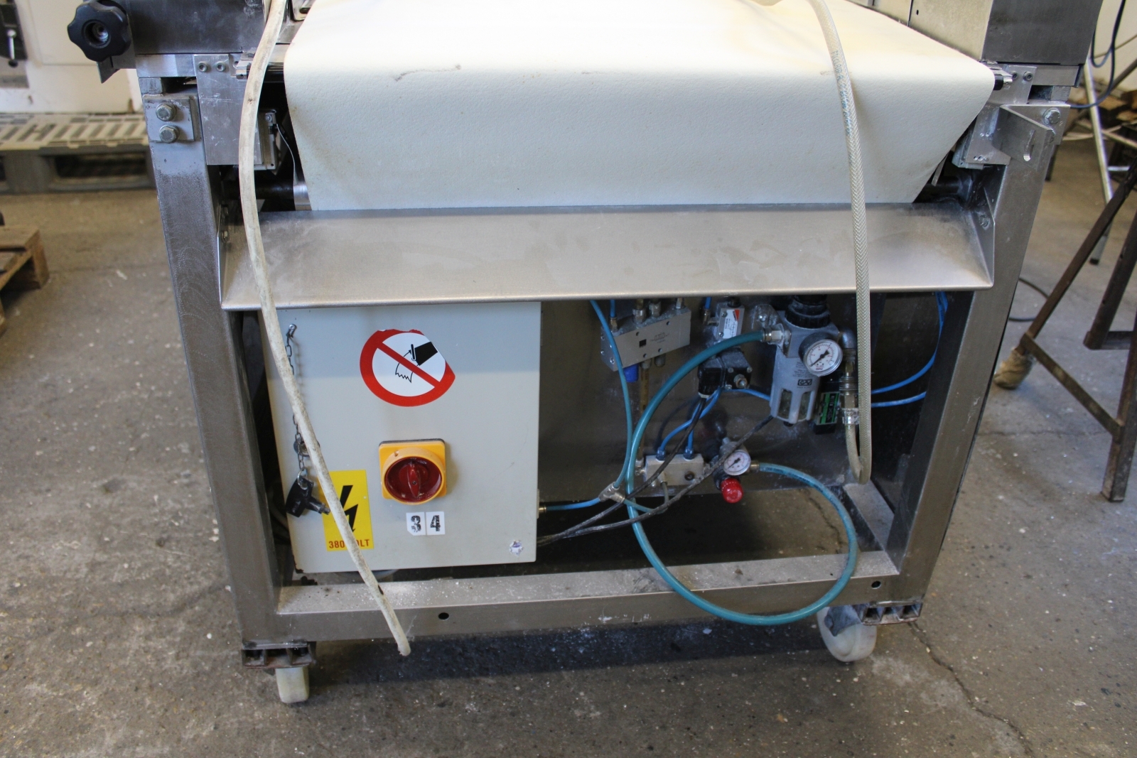 Fánk tálcázógép 10