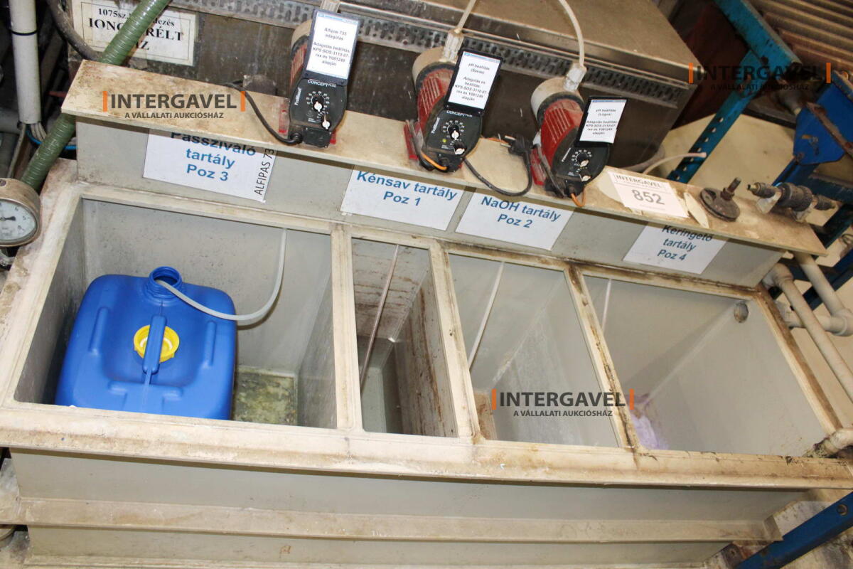 Adagoló tartály 11