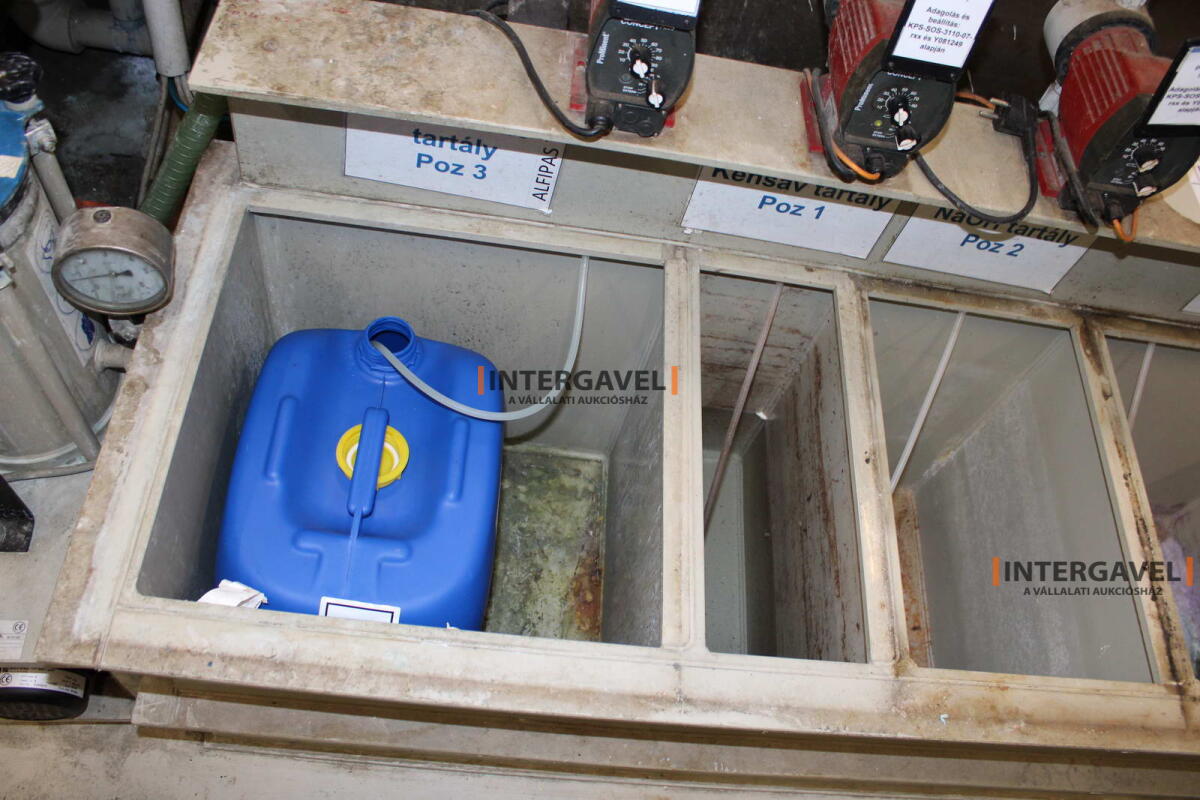 Adagoló tartály 12