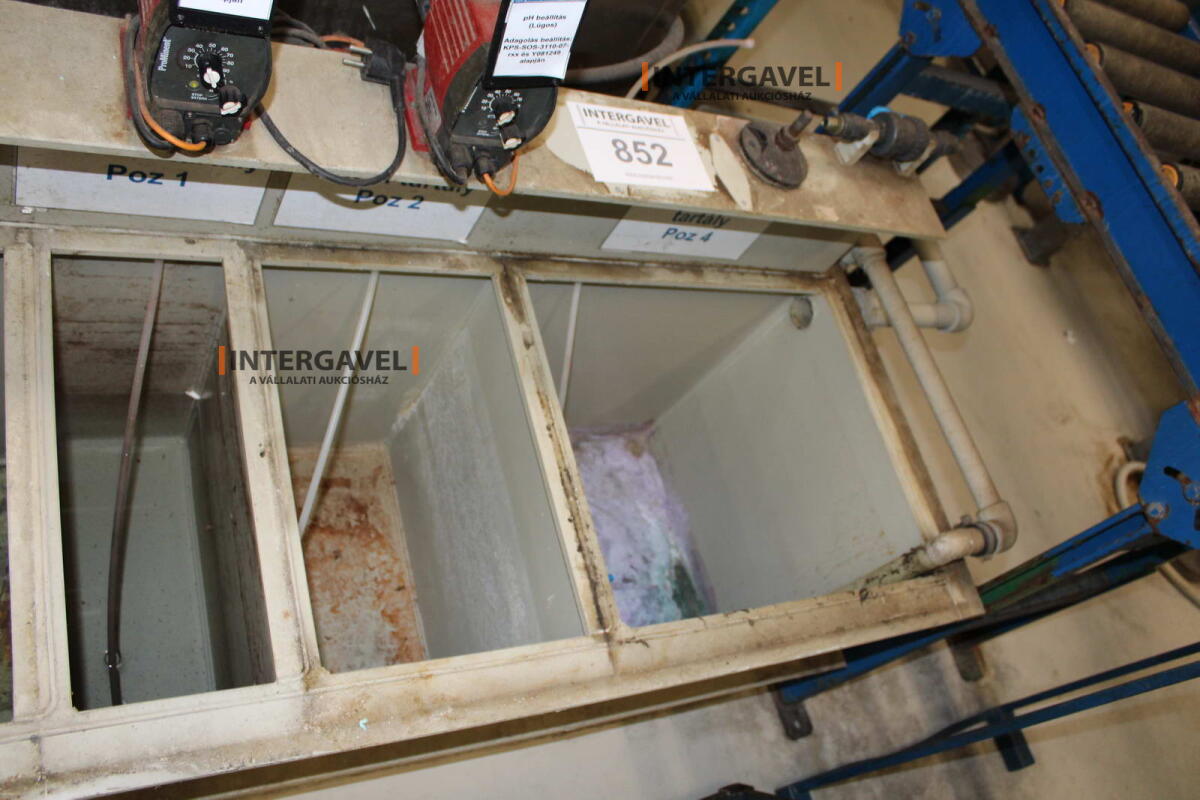 Adagoló tartály 13