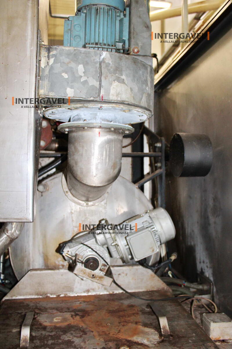 Polimerizáló berendezés 18