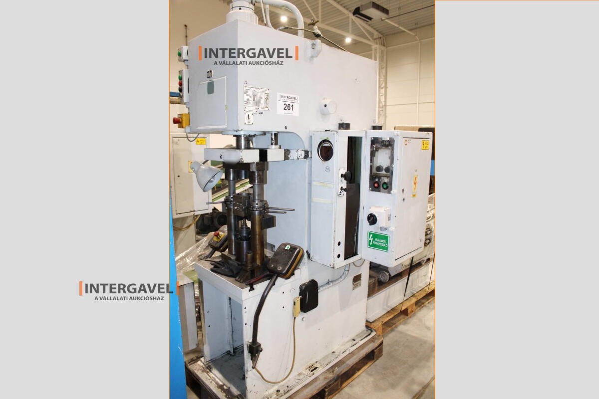 Hidraulikus prés - VEB, PYE 10 S1