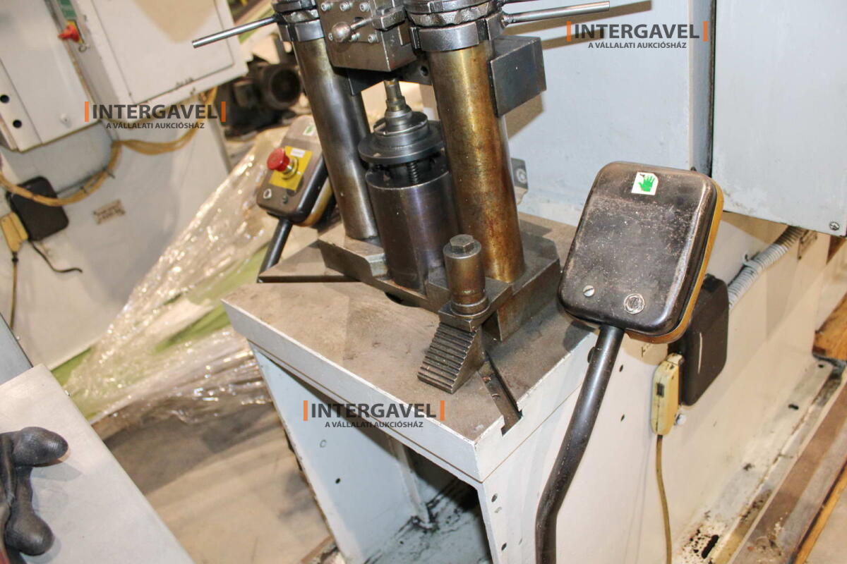 Hidraulikus prés - VEB, PYE 10 S1 7