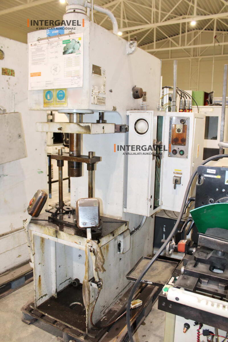 Hidraulikus prés - VEB, PYE 10 S1 3