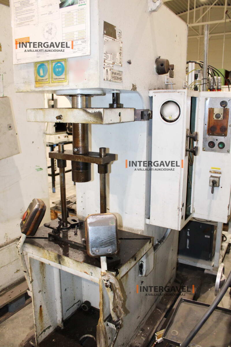 Hidraulikus prés - VEB, PYE 10 S1 4