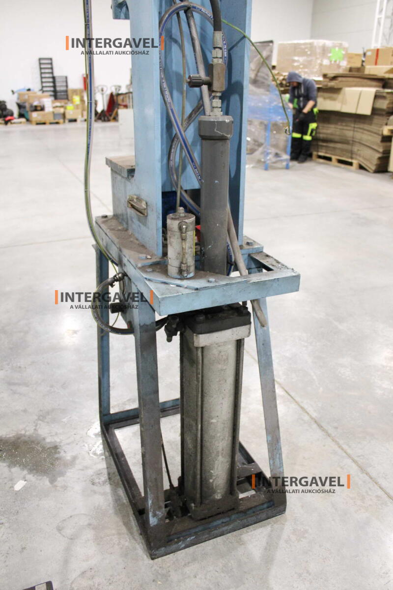 Hidropneumatikus prés 9