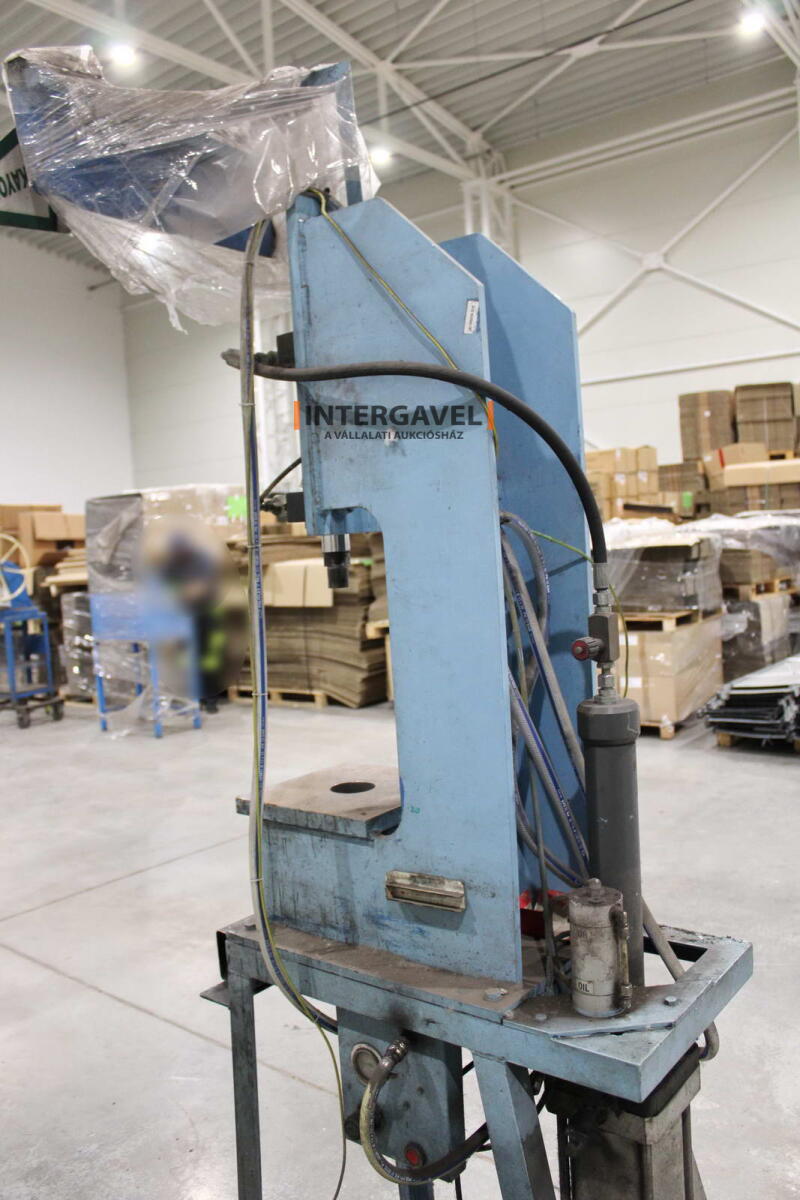 Hidropneumatikus prés 10