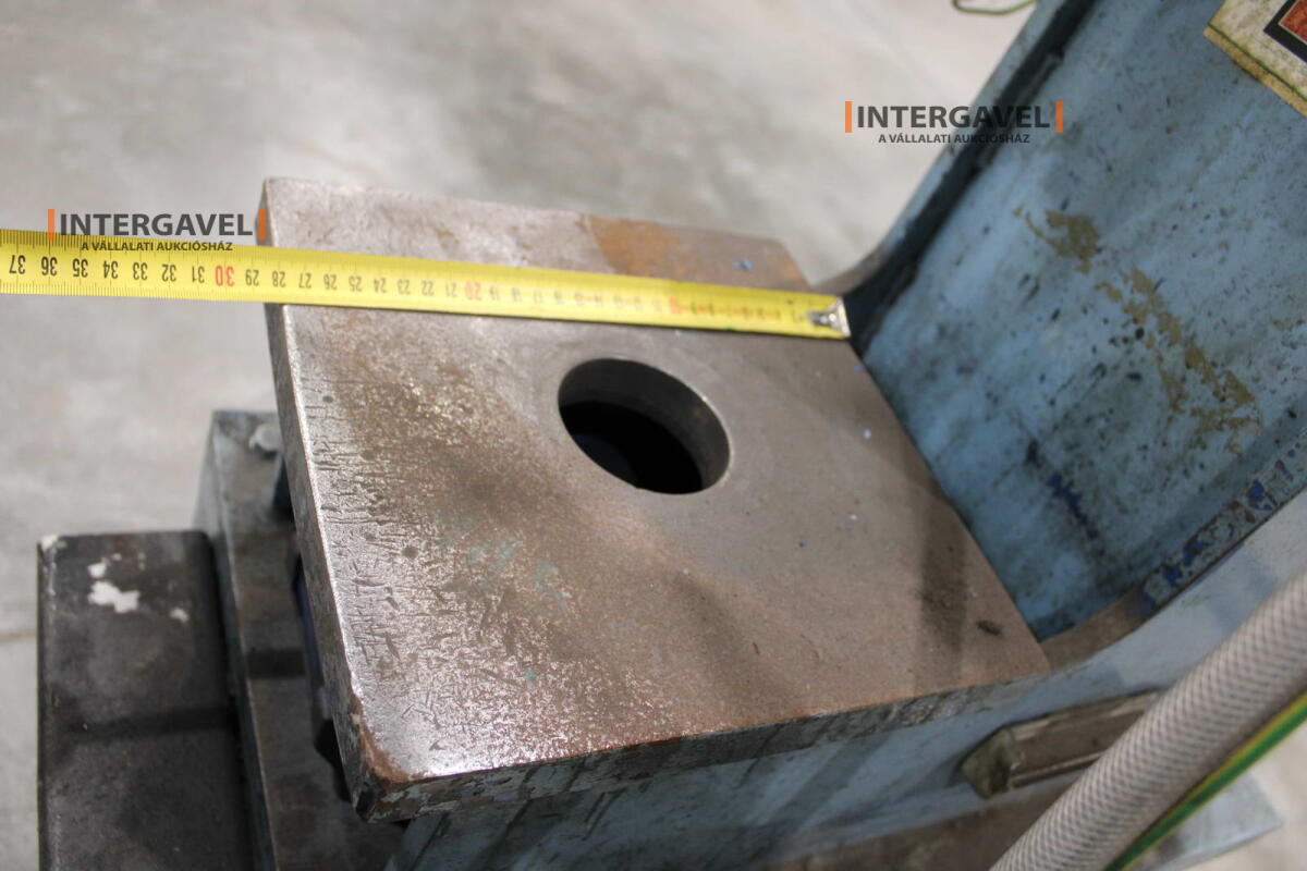 Hidropneumatikus prés 12