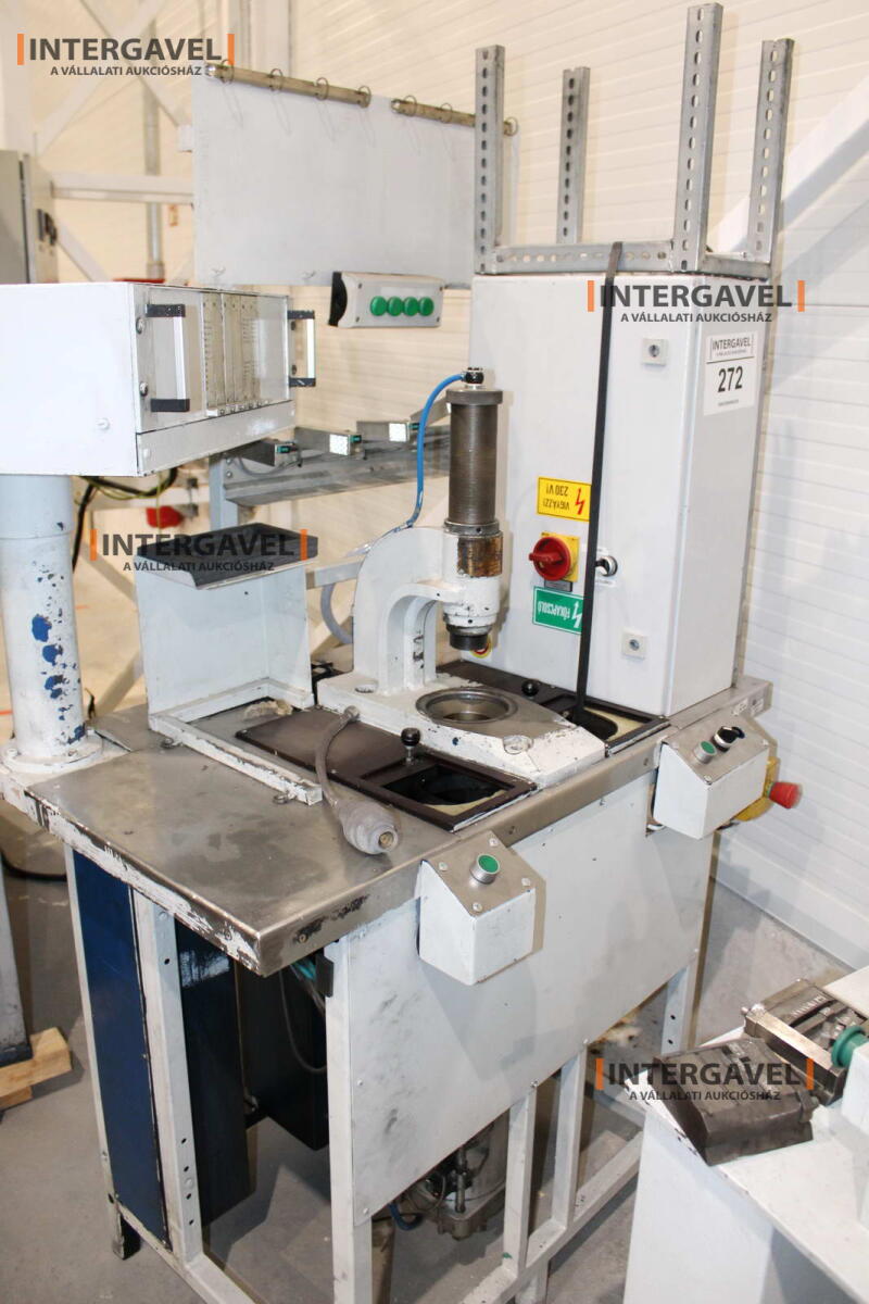 Bontott szerelő munkahely