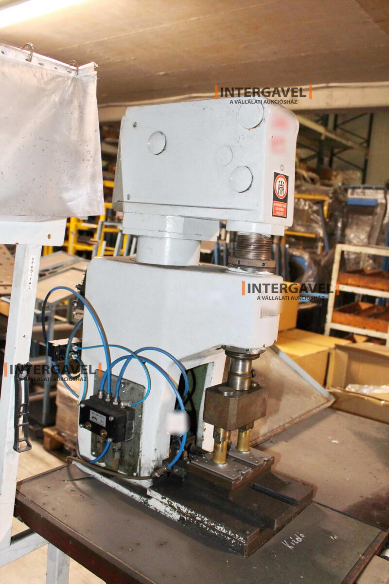 Szerelő munkahely 6