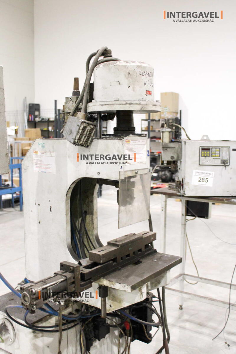 Bontott szerelő munkahely 2