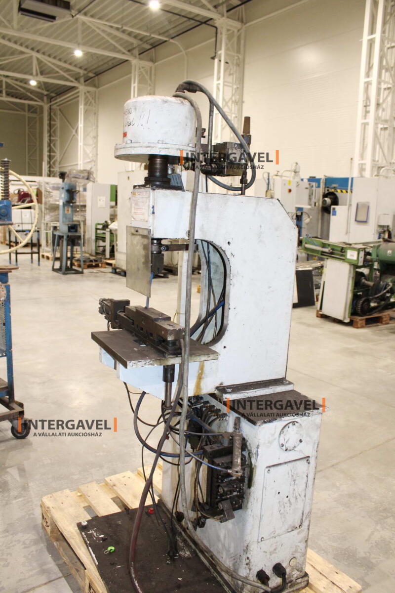 Bontott szerelő munkahely 5