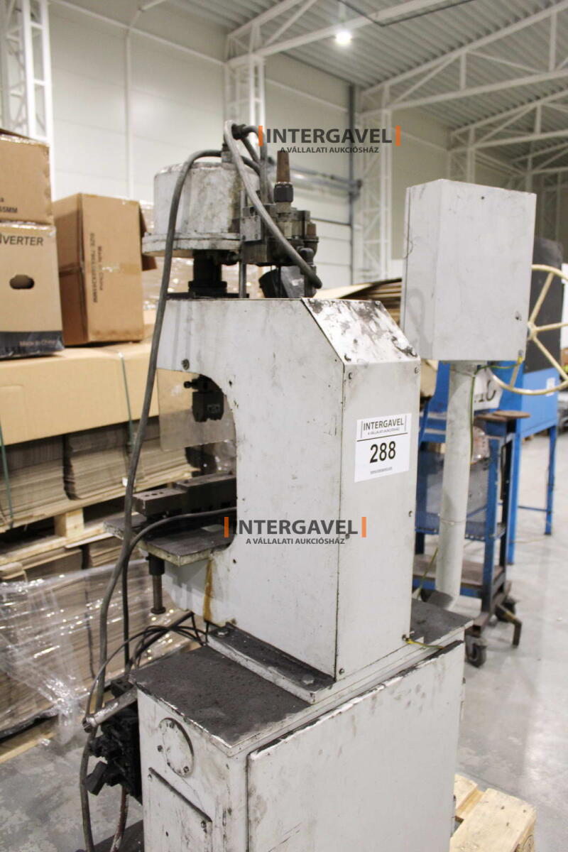 Bontott szerelő munkahely 7