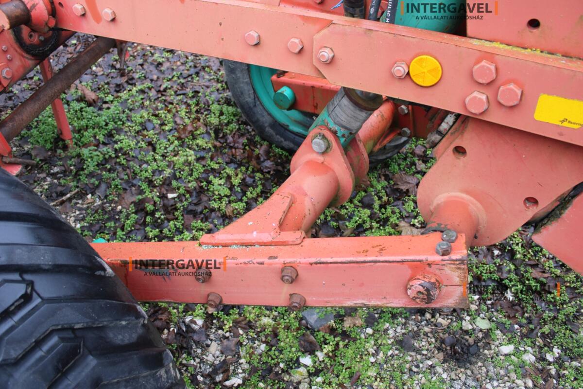 Váltvaforgató eke - Kverneland 16