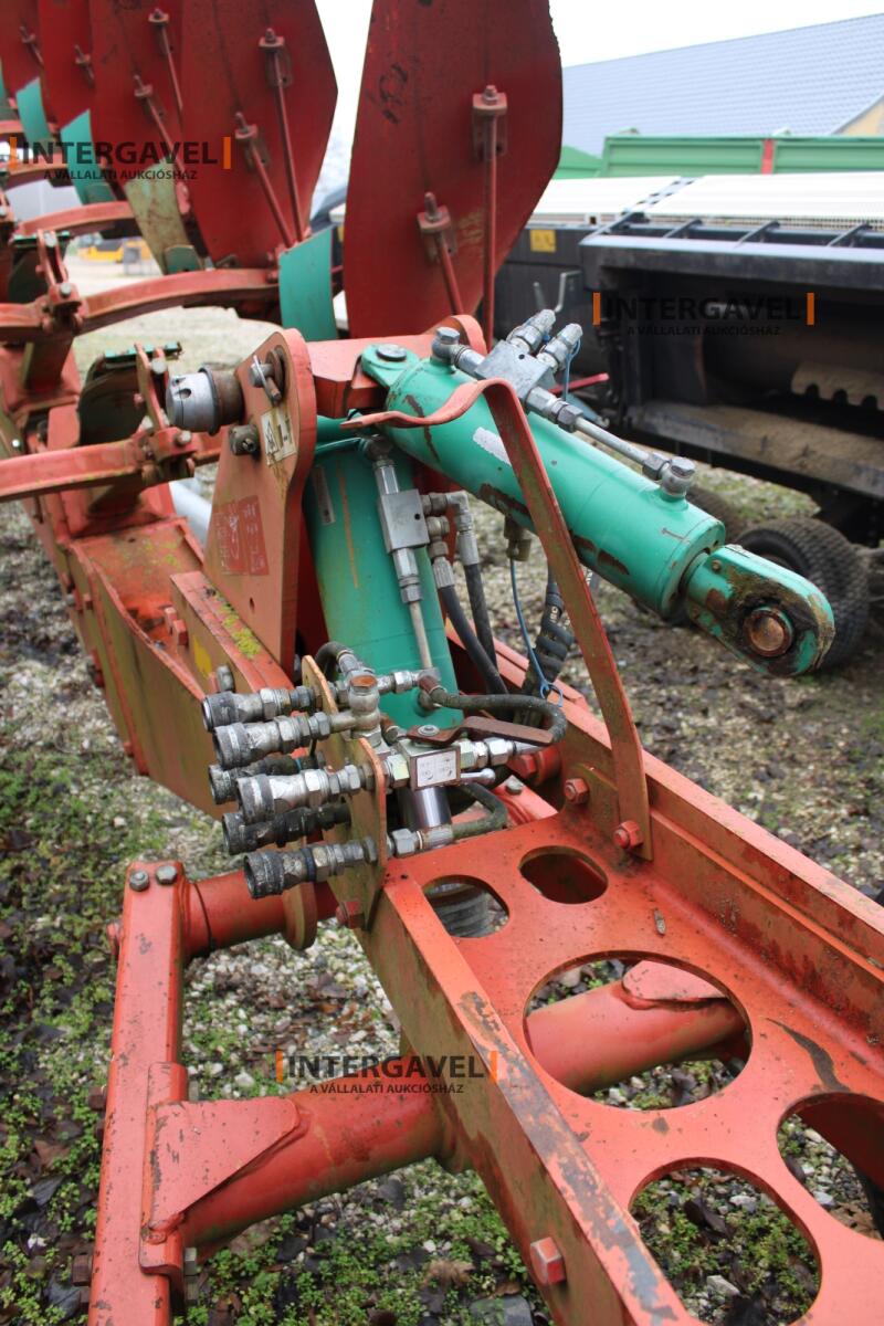Váltvaforgató eke - Kverneland 32
