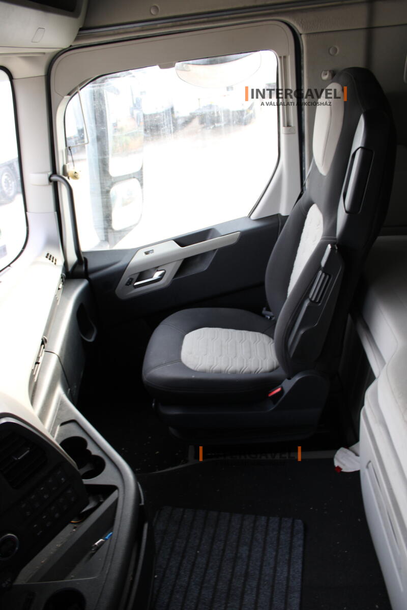 Ford F-Max nyergesvontató 14